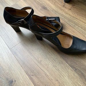 Brand new, 9.5 Hush Puppies ladies shoes